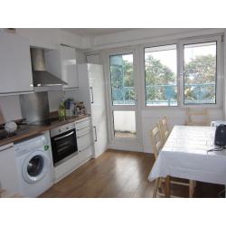 Large Single Room To Rent Near Surrey Quays (available for 2 month )