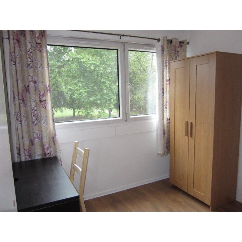 Large Single Room To Rent Near Surrey Quays (available for 2 month )