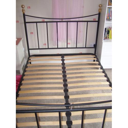 Double 4ft 6" black metal bed frame with wooden slats brass effect knobs. Mattress NOT included