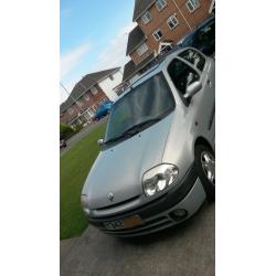 2001 1.2 16v renault clio in silver MOT until April 2017 low insurance group good runner for age