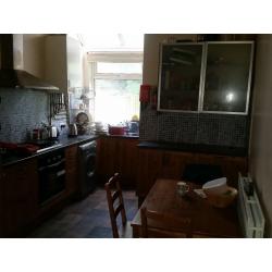 Look 1 Double Room 1st Aug C Tax & Water Incl, Sky Broadband, Alarmed 6 Mins by train to the City
