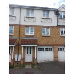 Room to Rent in 3 - Bedroom House