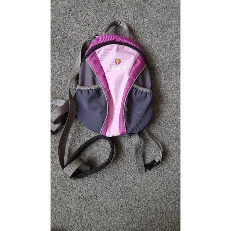 Waterproof age 2-4, littlelife backpack & reins