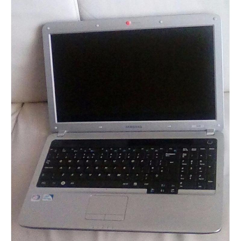 Samsung R530 Laptop (Red)