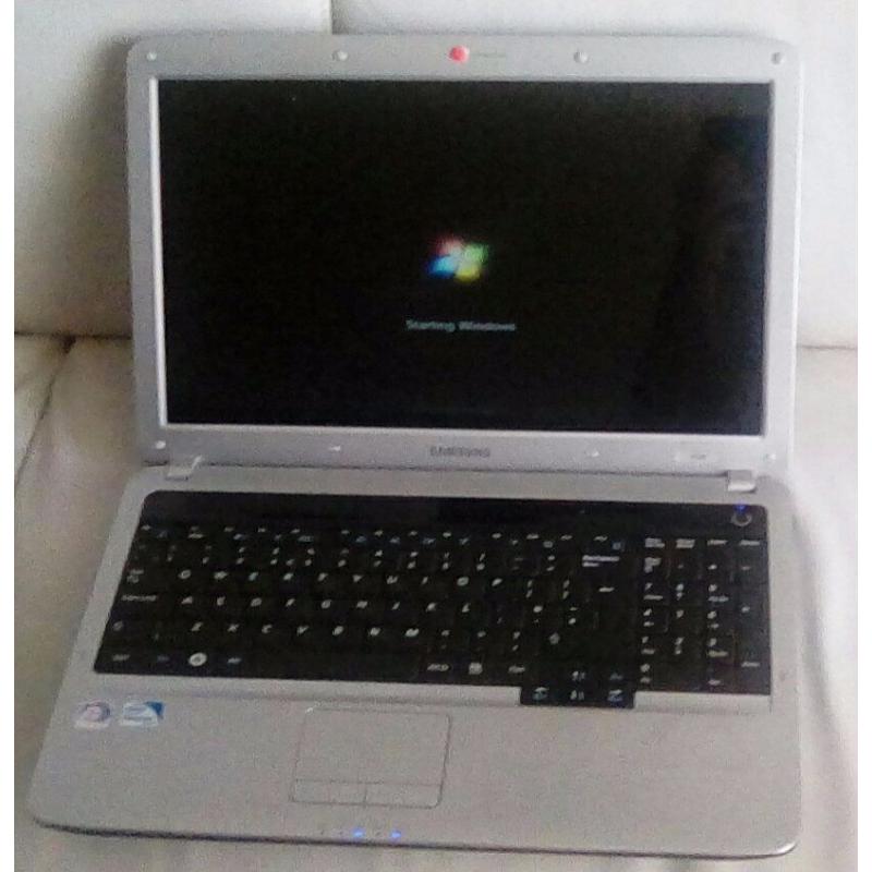Samsung R530 Laptop (Red)