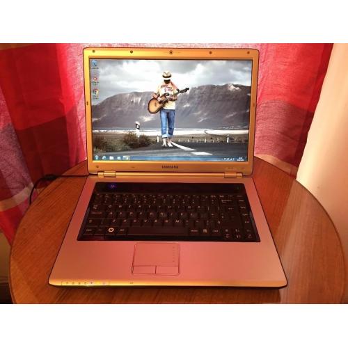 Samsung R510 - 13" HD screen