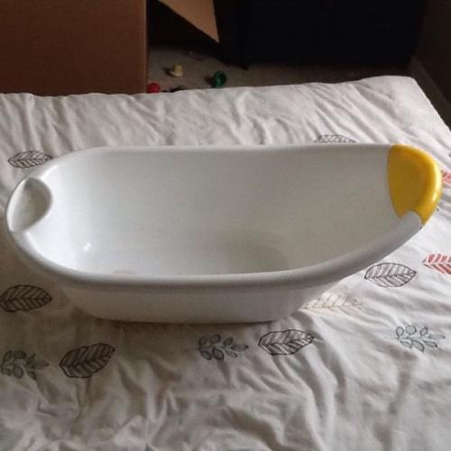 Bumbo and baby bath FREE