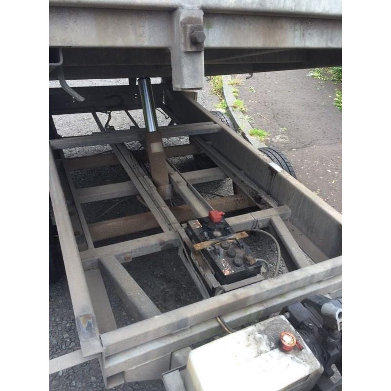 Indispension tipping trailer