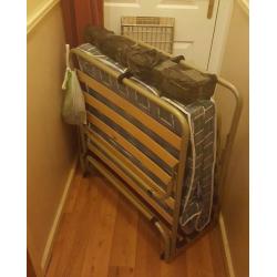 Single foldable camp bed