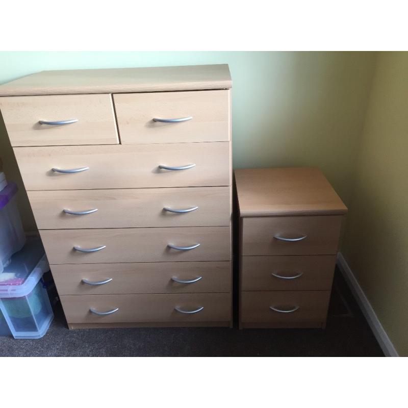 Chest of drawers & matching bedside table