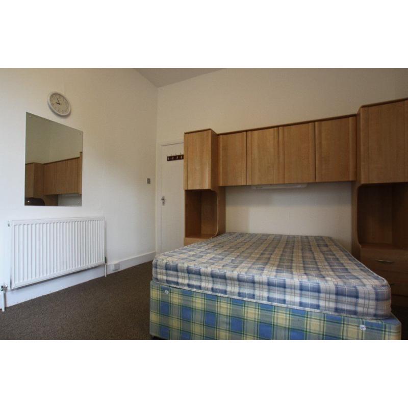 R. **********Two double rooms in the same flat. CALEDONIAN Road Zone 2*******************