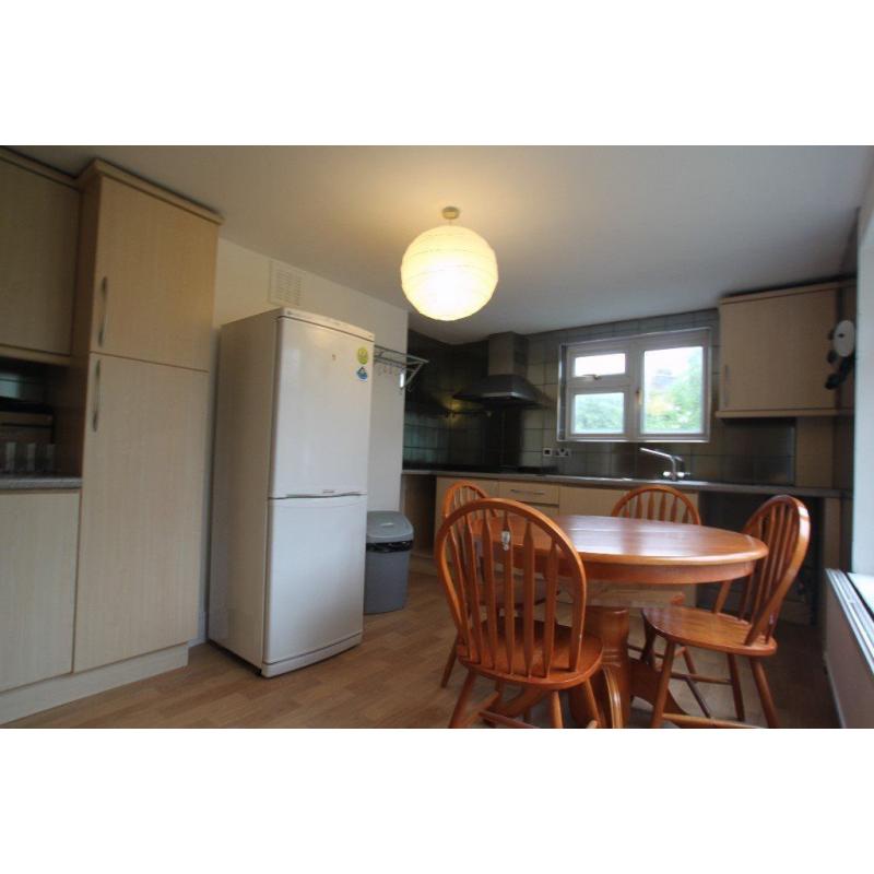 R. **********Two double rooms in the same flat. CALEDONIAN Road Zone 2*******************