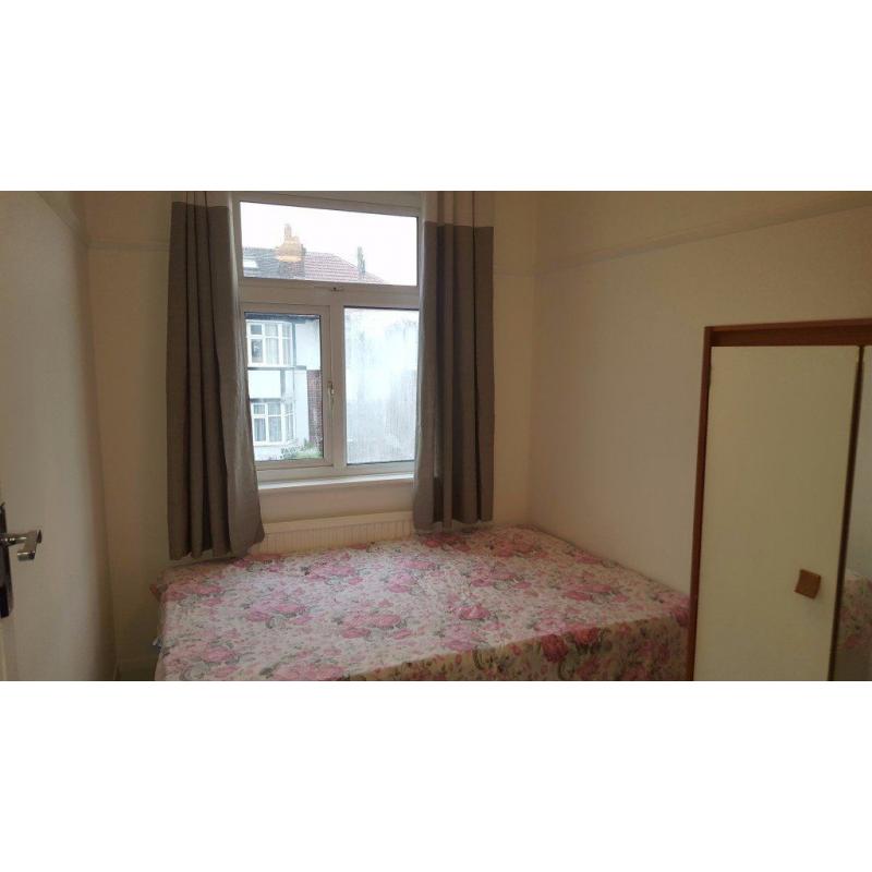 MORDEN ROOM AVAILABLE IN A RENOVATED PLACE WITH ALL BILLS INCLUDED 500PM
