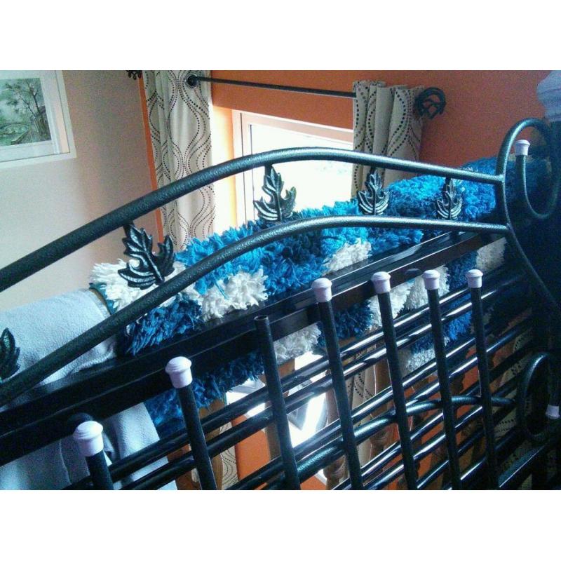 Double bed framess