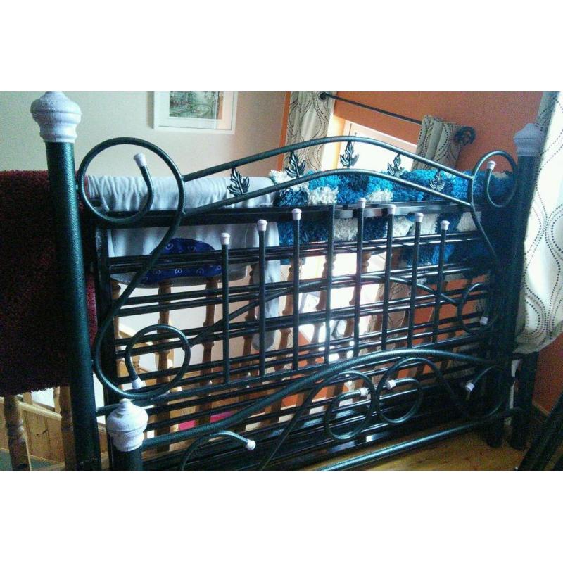 Double bed framess