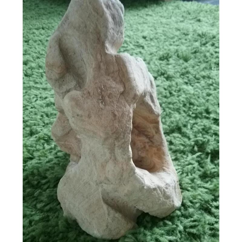 Decorative rock for aquariums