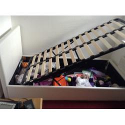 White single otterman bed in good condition