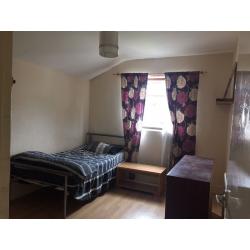 A semi double room for rent / walking distances to Upton Park station/very quite and clean house