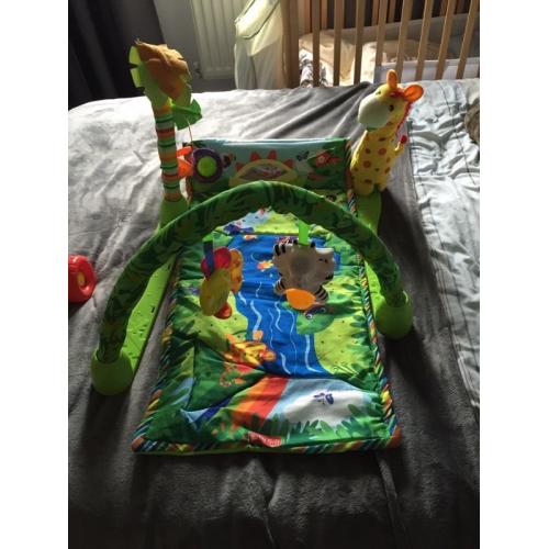 Jungle baby play mat with toys