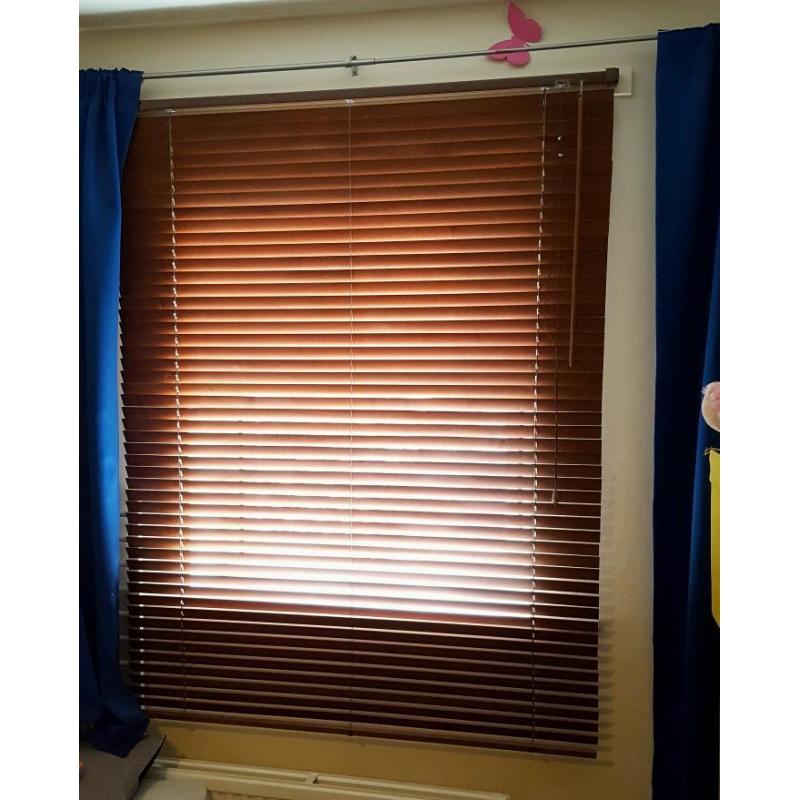 Set of 2 Wooden window blinds