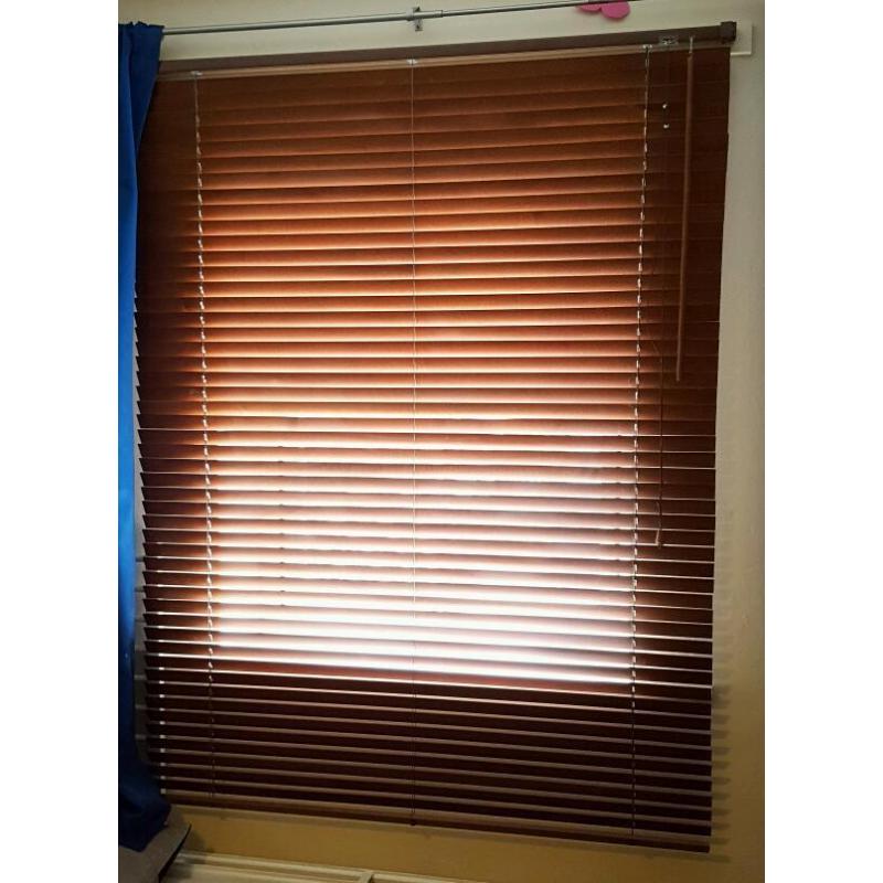 Set of 2 Wooden window blinds