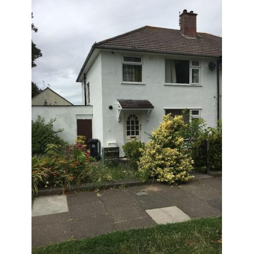 DOUBLE ROOM available in stunning shared house *AVAILABLE TO COUPLES*