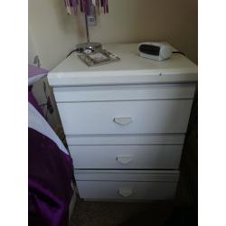 BARGAIN BEDROOM SET INCLUDING MIRROR - MUST GO THIS WEEKEND!!!