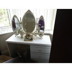BARGAIN BEDROOM SET INCLUDING MIRROR - MUST GO THIS WEEKEND!!!