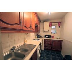 GOOD TWIN ROOM AVAILABLE IN A PROPERTY WITH LIVING ROOM AND GARDEN !!! 5P