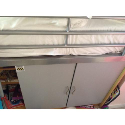 Mid cabin bed