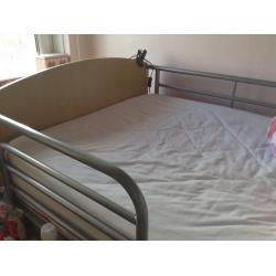 Mid cabin bed