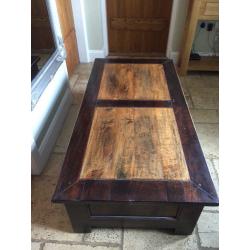 Coffee table solid wood with 2 deep drawers