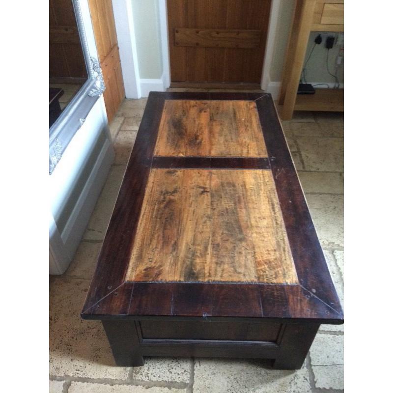 Coffee table solid wood with 2 deep drawers