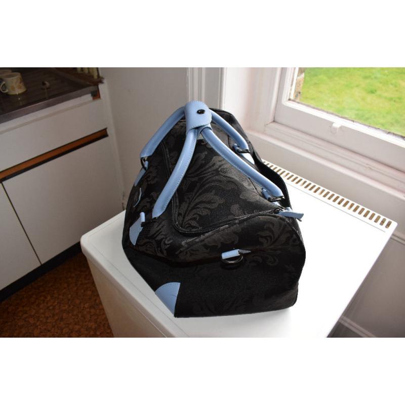Ladies Holdall, Jasper Conran at Tripp, detachable shoulder strap, lightweight.