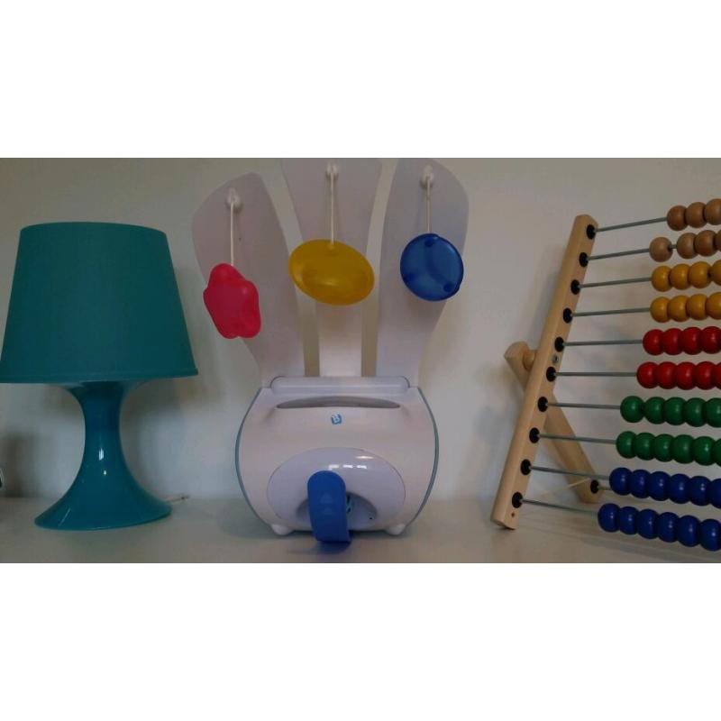 Projector and sound station. Works with your babys' movement. (Baby sleep station)