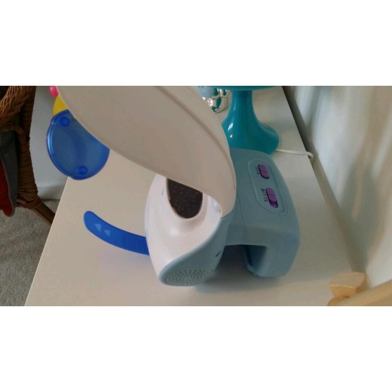 Projector and sound station. Works with your babys' movement. (Baby sleep station)