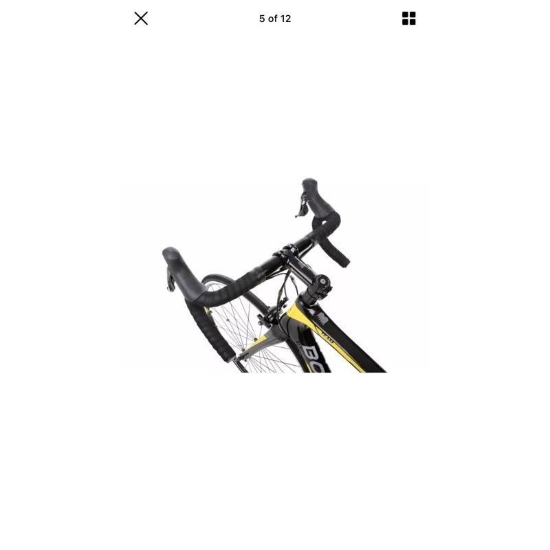 BRAND NEW - 2016 Model - Boardman Road Team Carbon Bike with Accessories