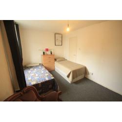 TWIN ROOM AVAILABLE IN A PROPERTY WITH LIVING ROOM AND GARDEN !!! 5P