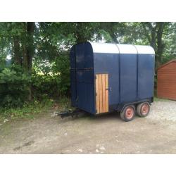 Horse box