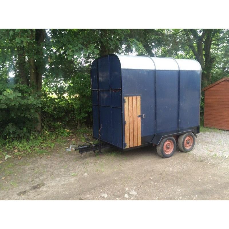 Horse box