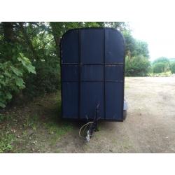 Horse box