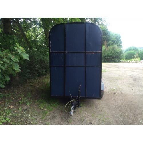 Horse box