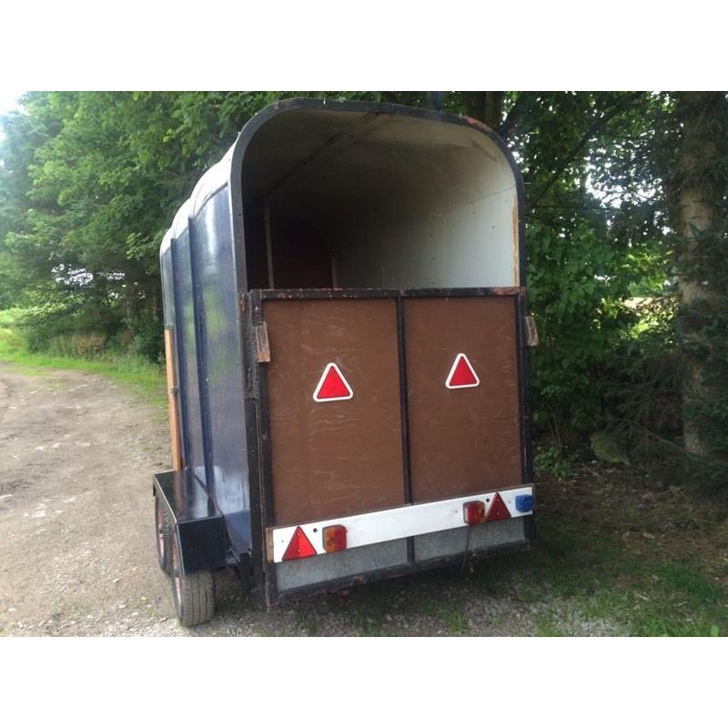 Horse box