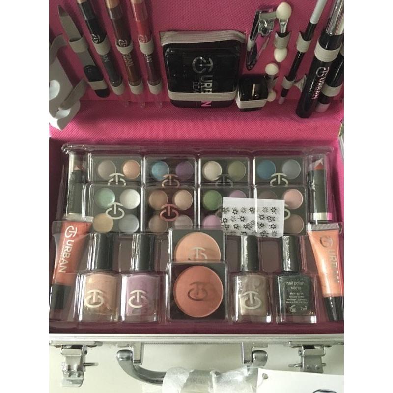 Complete make up kit (New, never used)