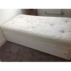 Single divan bed with slide drawres