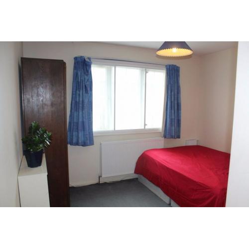 Spacious Double Room Available in Clean House Near Osterley Tube Station