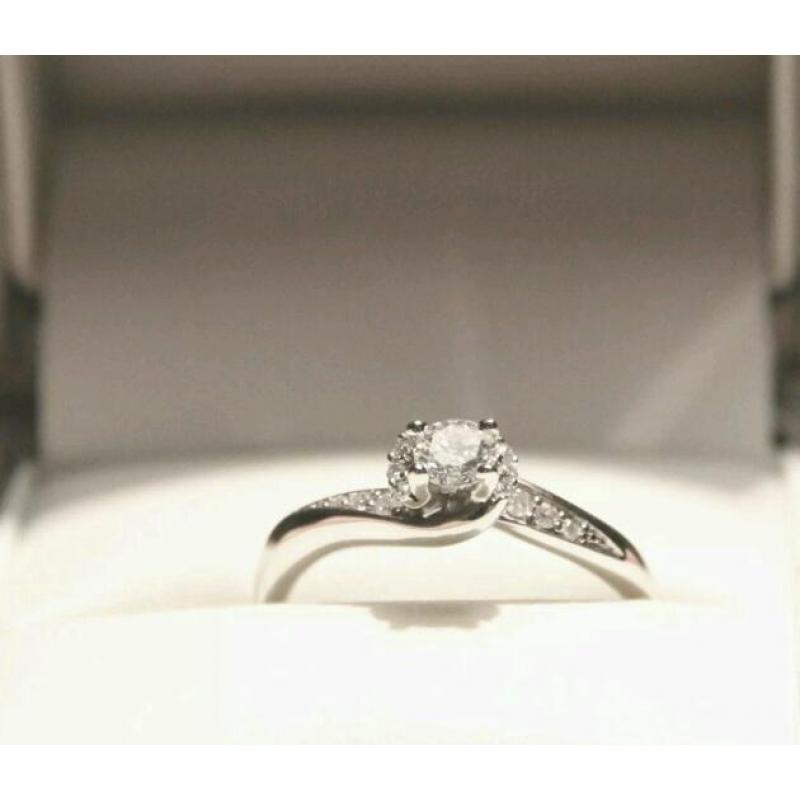 White gold diamond engagement ring