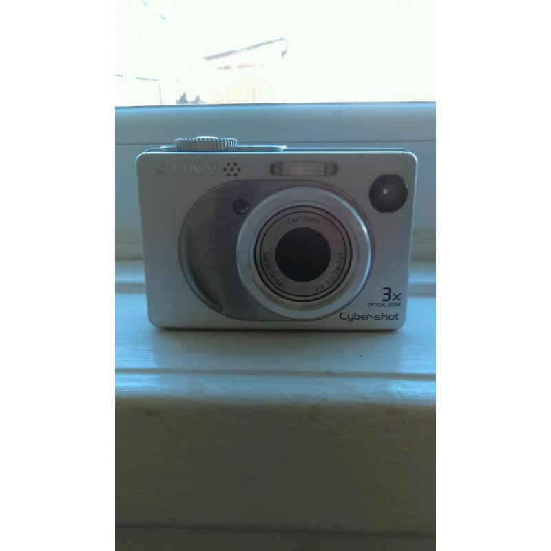 Sony cybershot 5.1 mpx camera