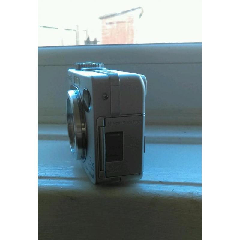 Sony cybershot 5.1 mpx camera
