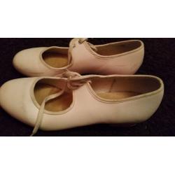 Kids size 3 tap shoes